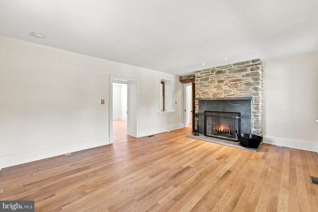 Building Photo - 5519 Hopewell Rd