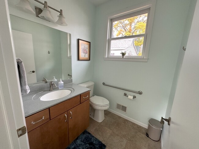 Building Photo - 430 N Elmwood Ave