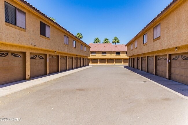 Building Photo - 4901 S Calle Los Cerros Dr