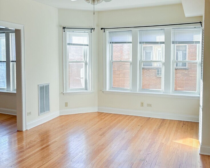 Building Photo - 4808 N Paulina St
