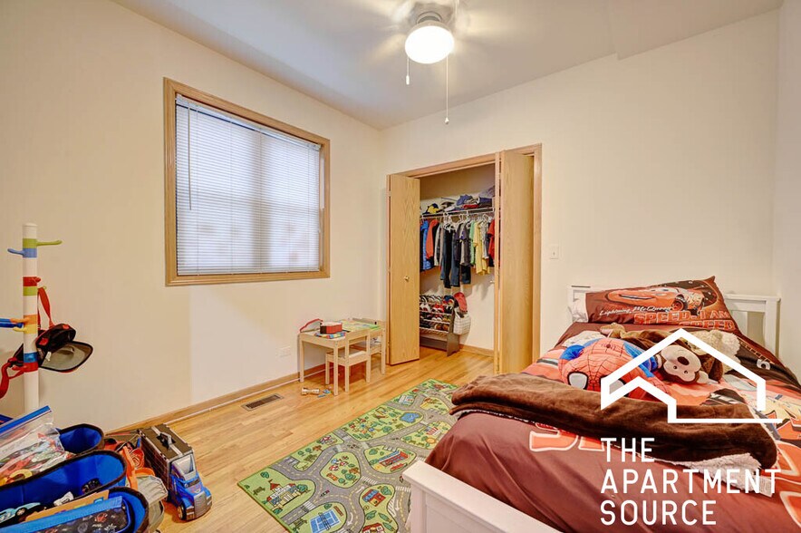 Building Photo - 3117 N Damen Ave
