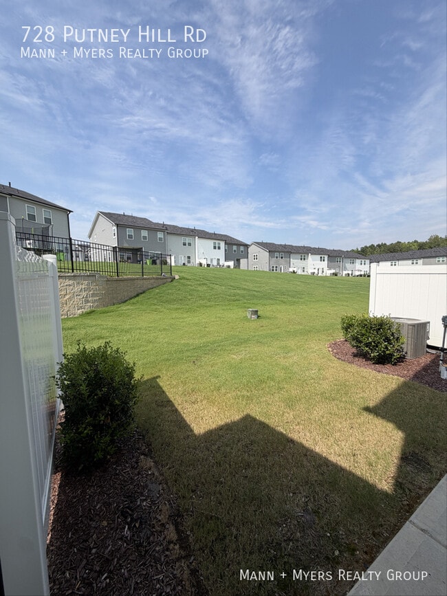 Building Photo - 728 Putney Hl Rd