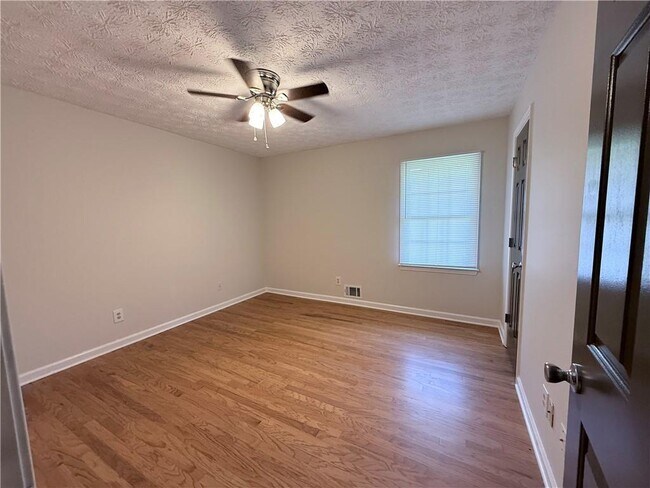 Building Photo - 40 Salem Ridge