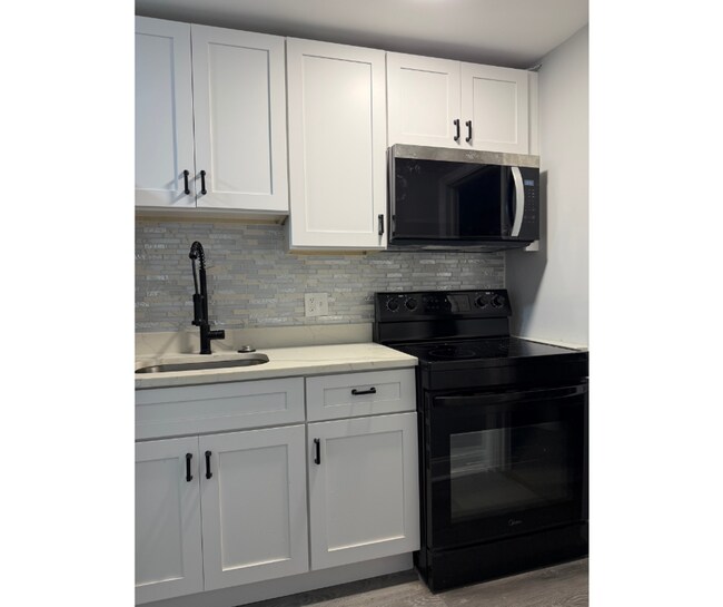 Building Photo - 3317 Ravenwood Ave