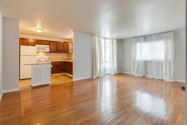 Building Photo - 613 Hillsboro Rd