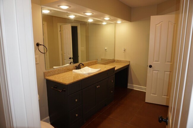 Building Photo - 4 Bed 2 Bath two car garage  Home