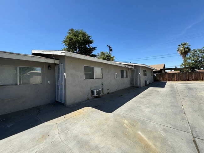 Primary Photo - 210 E Harding Ave