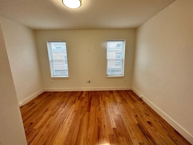 Building Photo - Beautifully  renovated 2BR house with Nice...