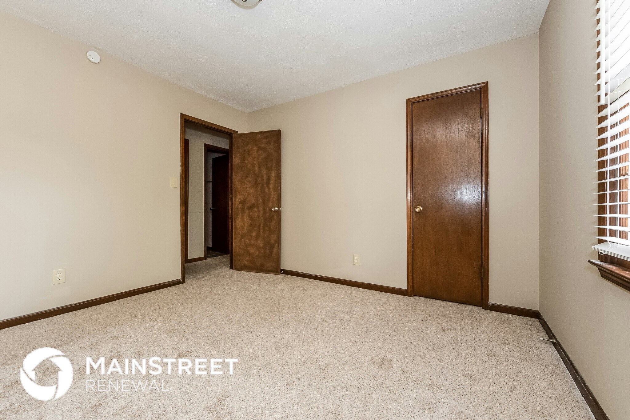 Building Photo - 1274 Classic Dr NE