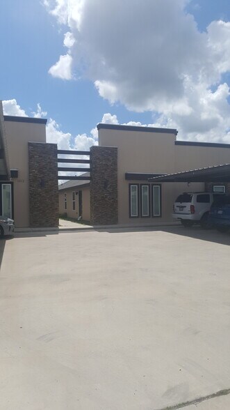 Building Photo - 1212 White Oak Drive