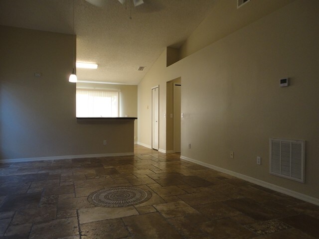 Building Photo - 732 McLean Ct