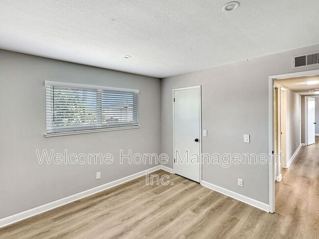 Building Photo - 38854 Jonquil Dr
