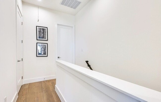 Building Photo - 1902 N Carroll Ave