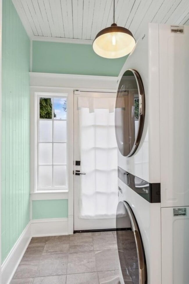 Building Photo - 3 bedroom in Everett WA 98201