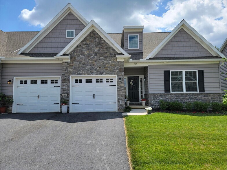 Primary Photo - 206 Buckton Dr