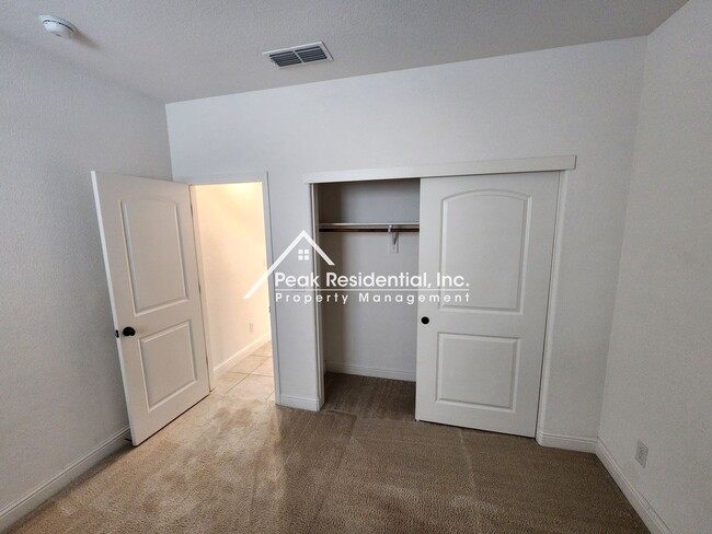 Building Photo - Very Nice 4bd/3ba Elk Grove Home in Gated Community!