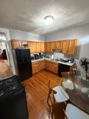 Building Photo - 121 Hillside St