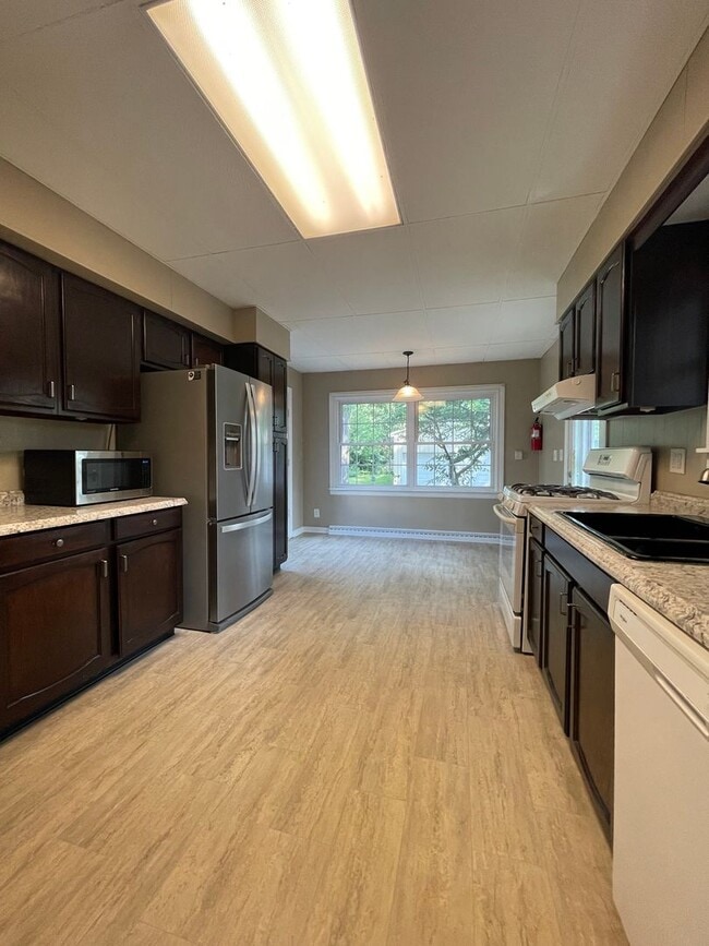 Building Photo - Three Bedroom Home in Kalamazoo