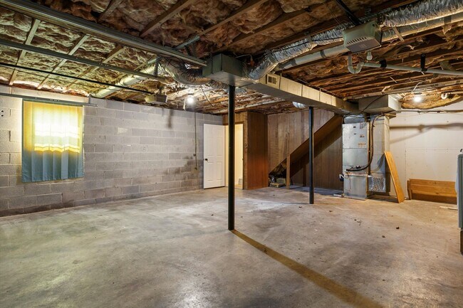 Building Photo - 4015 Shady Oak Dr