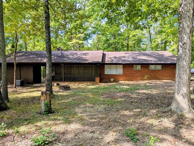 Building Photo - 102 Piedmont Cir