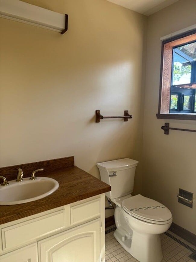 Building Photo - Lovely 3 Bedroom 2 Bath Home in Willow glen