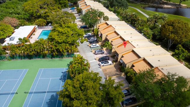 Building Photo - 720 E Coco Plum Cir