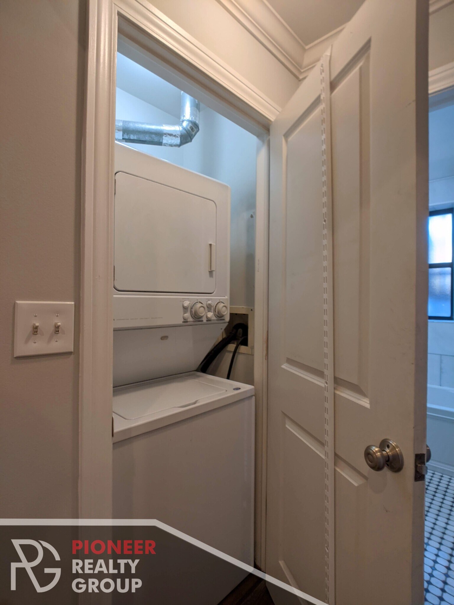 Building Photo - 736 W Addison St