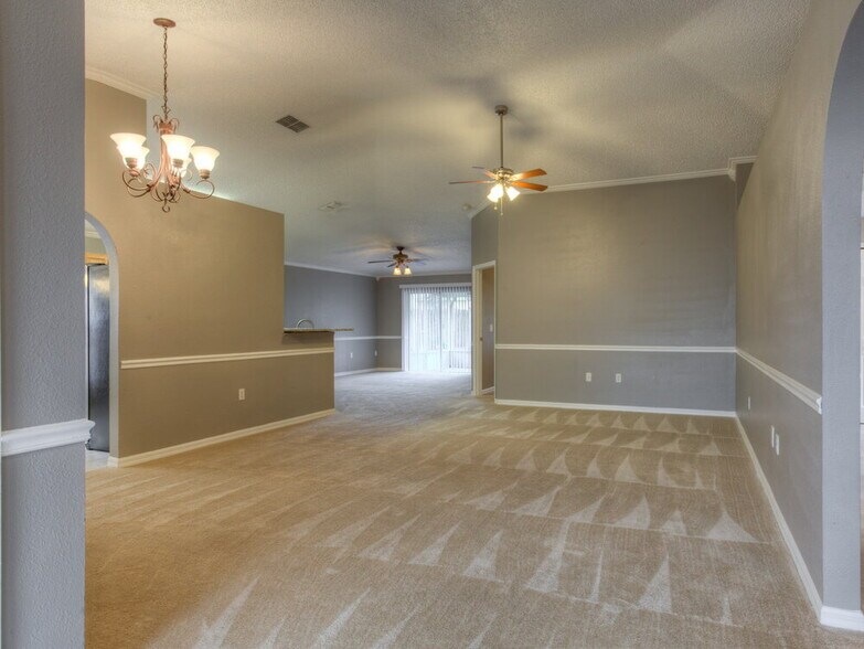 Building Photo - 12934 Lake Vista Dr