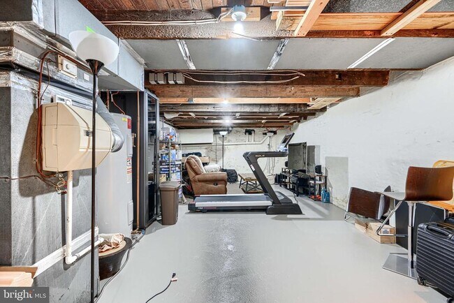 Building Photo - 1301 Hull St