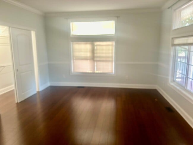 Building Photo - 607 Washtenaw Ave