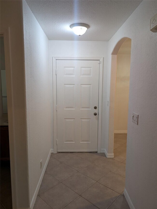 Building Photo - 4759 Pinemore Ln