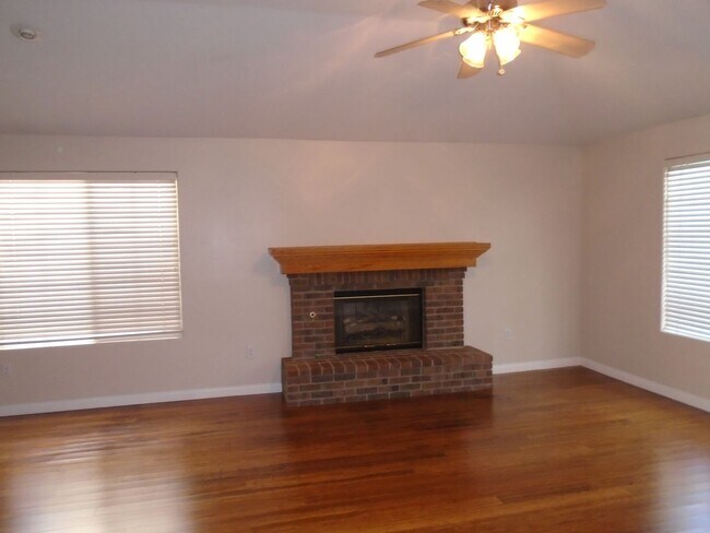 Building Photo - 10314 Iroquois Ln