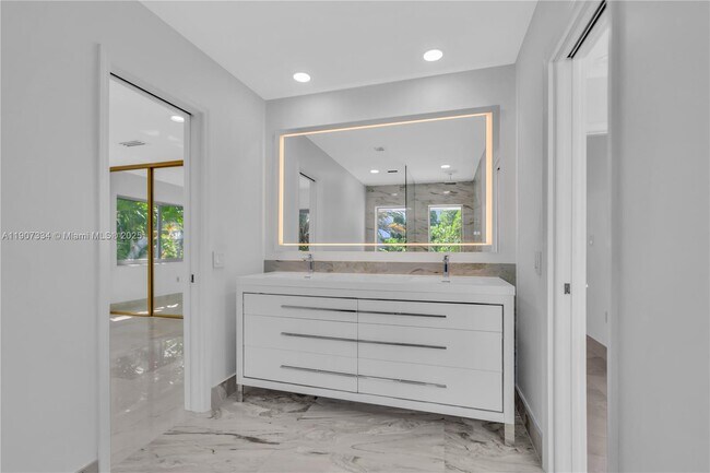 Building Photo - 2089 NE 121st Rd