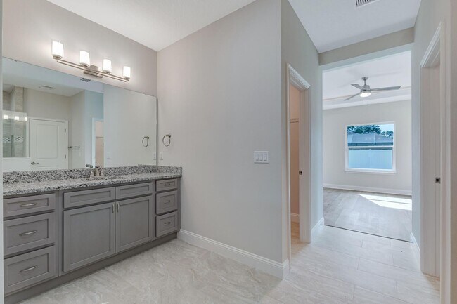 Building Photo - 5 Eastvue Pl