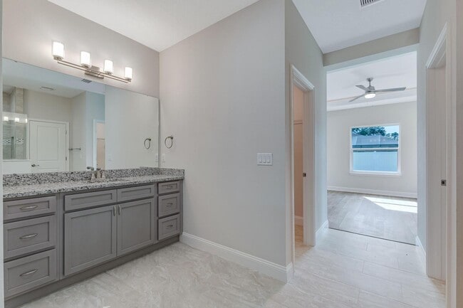 Building Photo - Stunning 4 Bedroom, 2 Bathroom Home on Quiet Cul-de-Sac