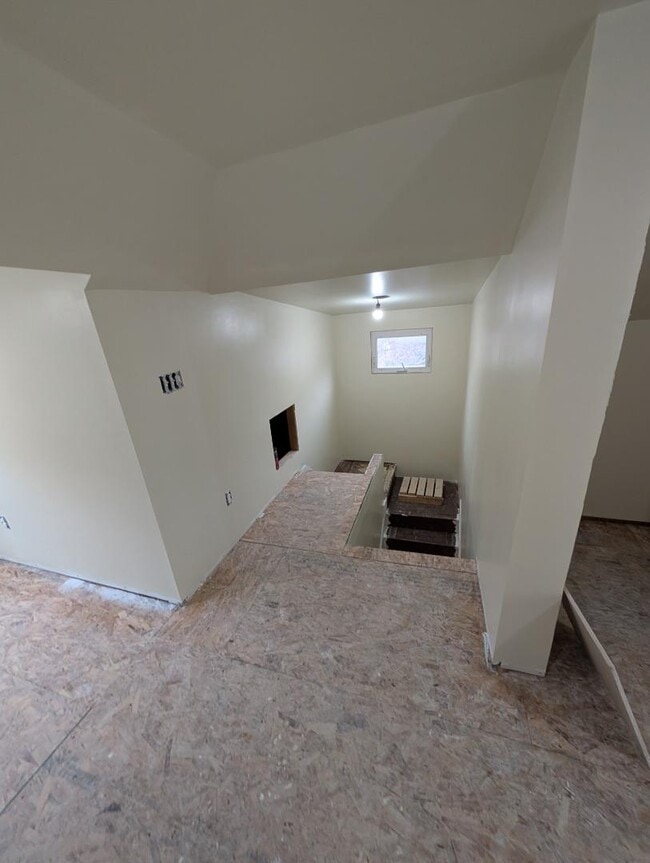 Building Photo - 136 Whitestown Rd