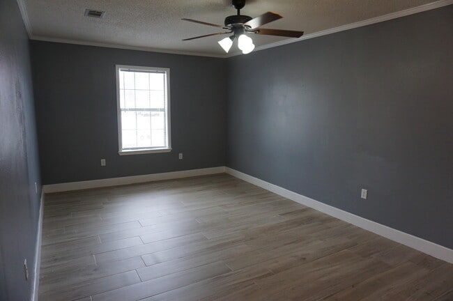Building Photo - 331 Hudson Dr