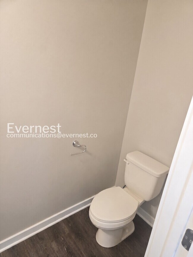Building Photo - Bright and Lovely 3-Bedroom Townhome with Modern Amenities / Pet-Friendly /Coming Soon!
