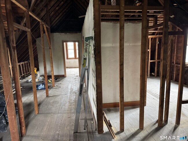 Building Photo - 275 Wakelee Ave