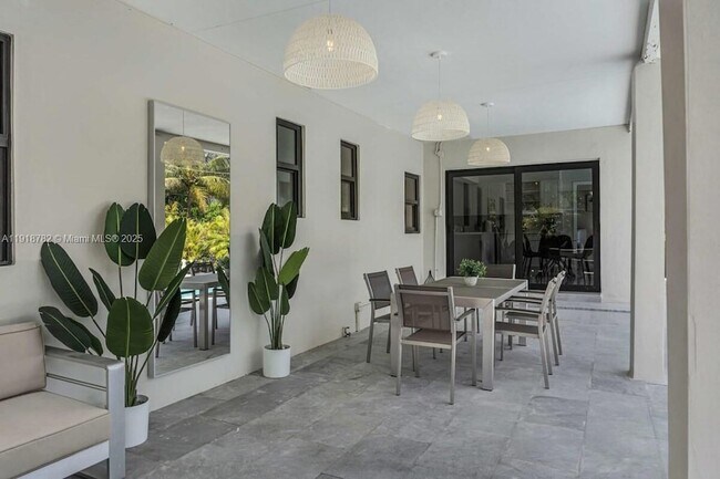 Building Photo - 305 NW 124th St