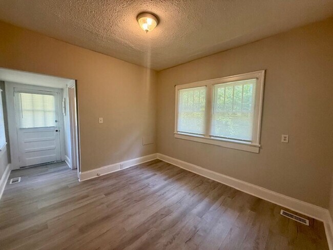 Building Photo - 939/941 S. Church St