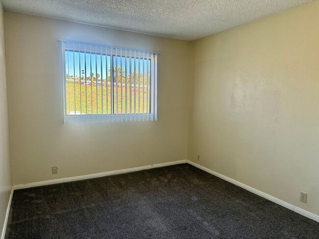 Building Photo - 2BD/2BTH with Private Patio, Walk-In Closet, Onsite Laundry, and Parking!