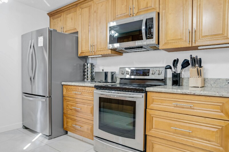 Building Photo - 244 Greymon Dr