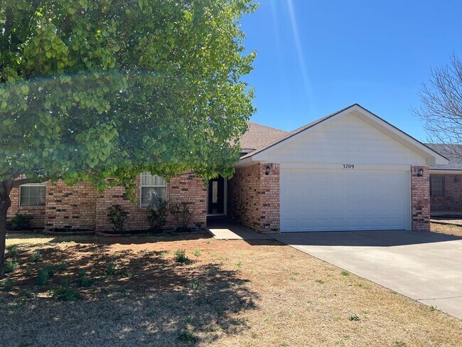 Building Photo - 3709 Benjamin Davis Dr