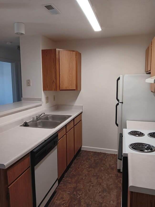 Building Photo - one bedroom one bath