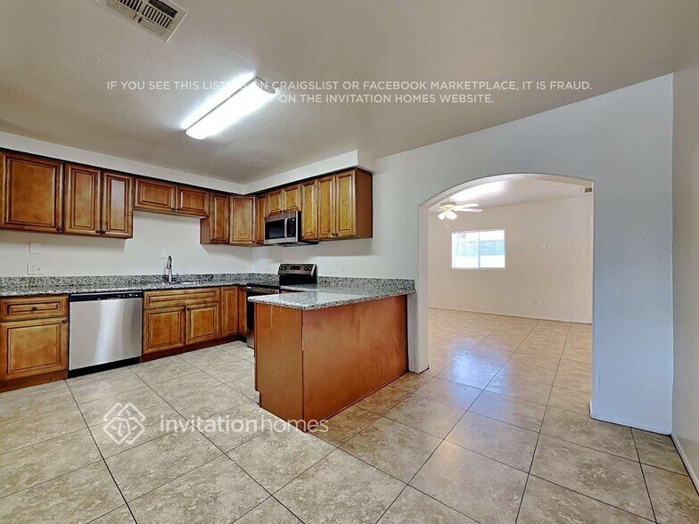 Building Photo - 6118 W Hollyhock Dr