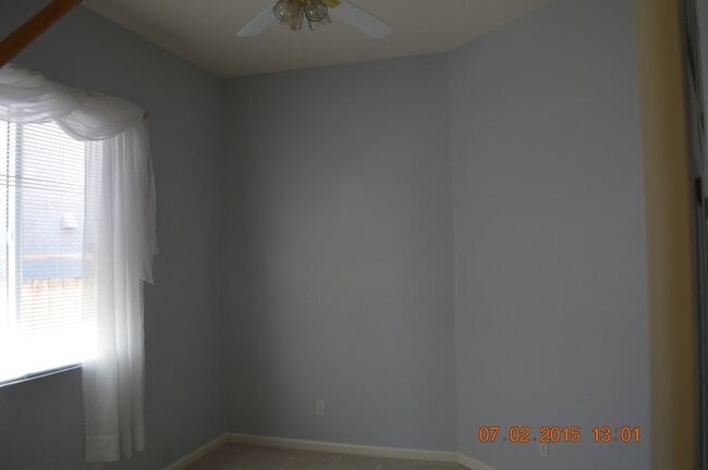 Building Photo - 3 Bedroom, 2 bath home in Highly Sought After Winfield Springs
