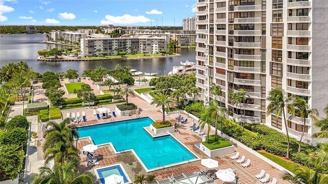 Building Photo - 1000 W Island Blvd