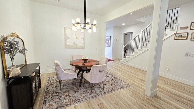 Building Photo - Stunning 4 Bedroom in Edmond