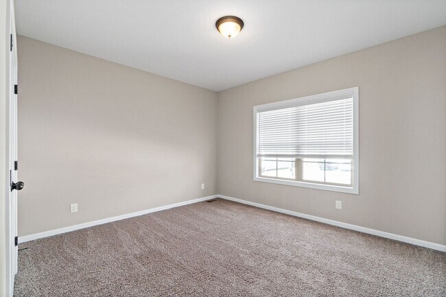 Building Photo - Pet Friendly Four Bedroom!